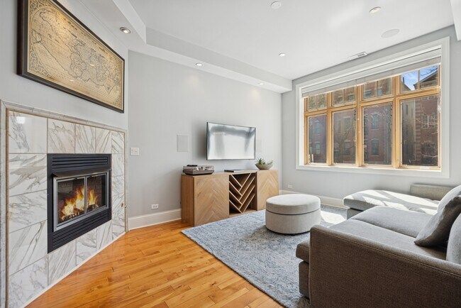Foto del edificio - 1065 N Marshfield Ave