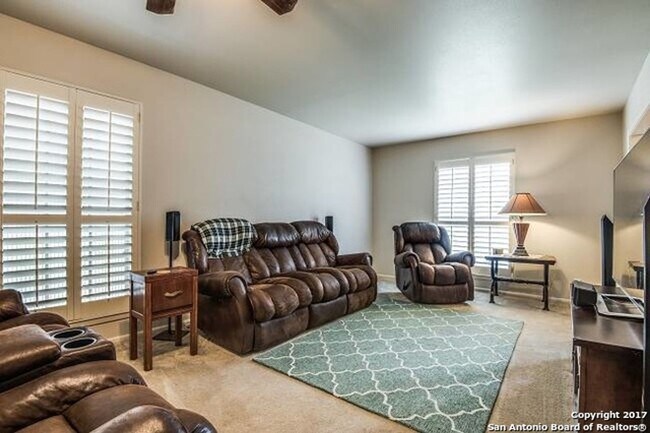 Building Photo - 2-BEDROOM ALAMO HEIGHTS DUPLEX