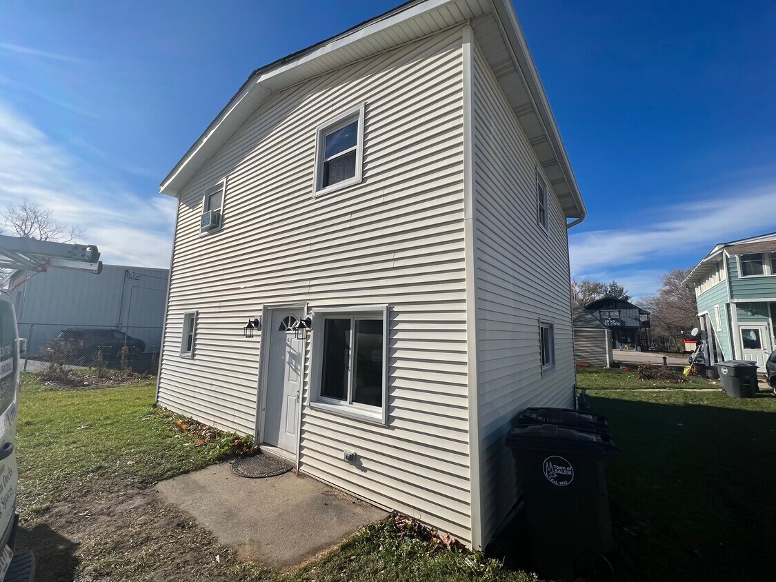 11236 258th Ct Unit 5 house, Trevor, WI 53179 Apartments in Trevor