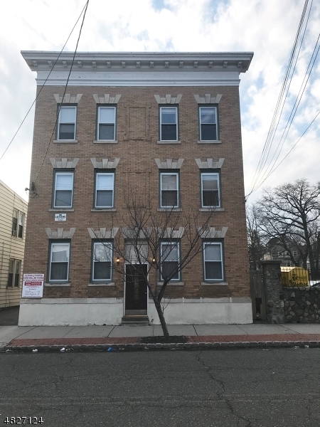 Primary Photo - 84 Pine St