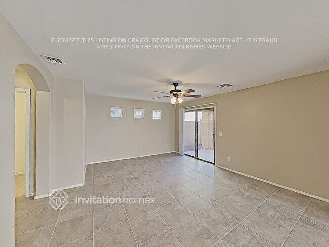 Building Photo - 2467 E Vermont Dr