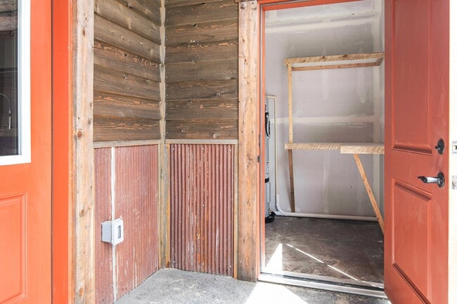 Building Photo - 6240-6243 Three Needles Ln