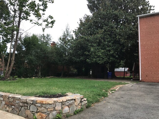 Building Photo - 4521 N Carlin Springs Rd