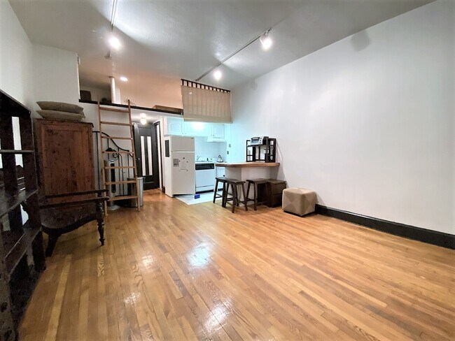 Kitchen area - 177 E 93rd St