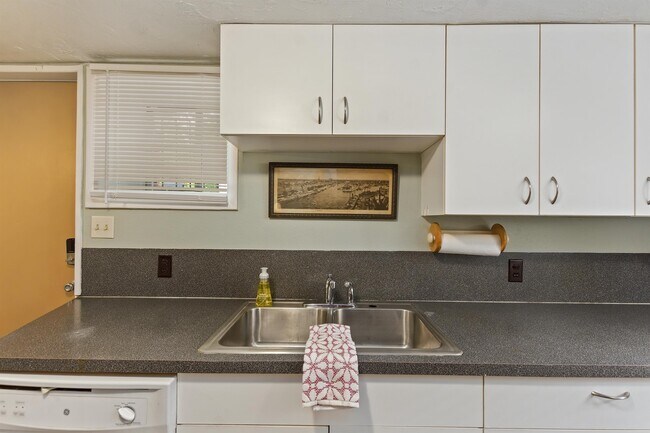 Foto del edificio - 1416 Chrisway Dr