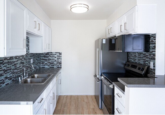 Foto del edificio - Harmony Court Apartments