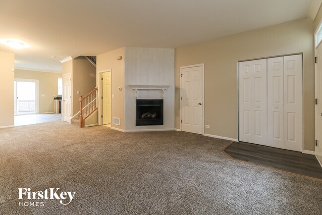 Building Photo - 2162 Middlebury Dr