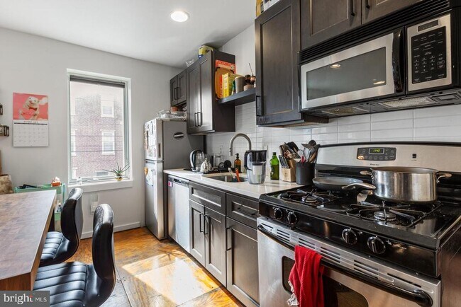 Building Photo - 1301 N 6th St