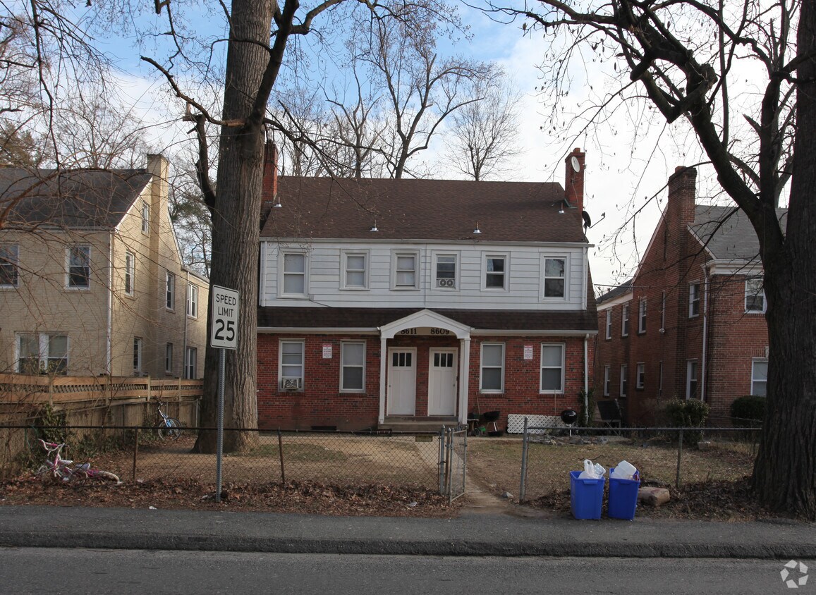 Building Photo - 8609-8611 Flower Ave