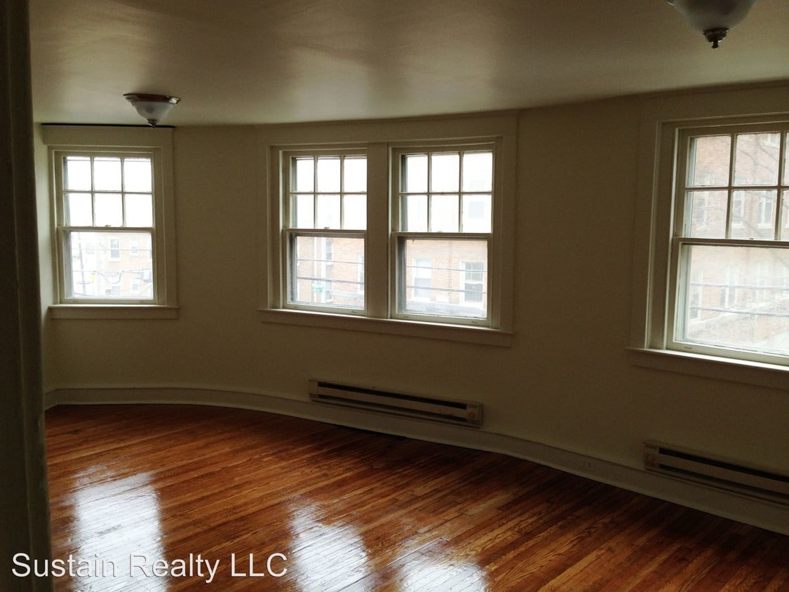 4200 Woodland Ave, Upper Darby, PA 19026 Room for Rent in Upper Darby
