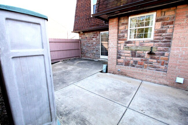 Building Photo - 4891 Dierker Rd