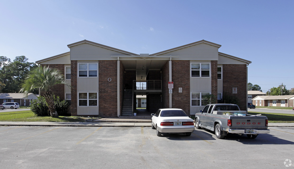 Foto del edificio - Gardner Dickinson Memorial Homes