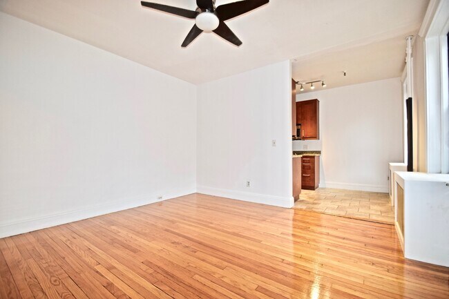 Foto del edificio - 374 Chestnut Hill Ave