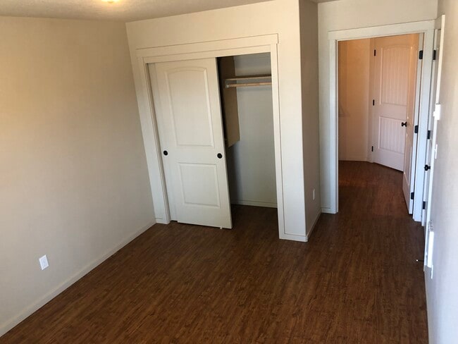 Bedroom - 599 Jackson St W