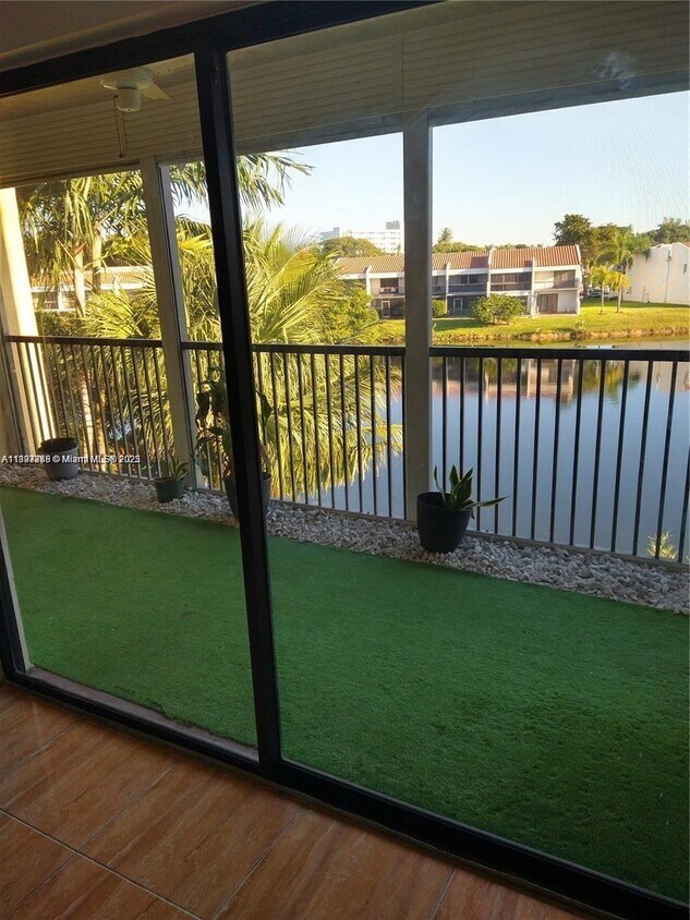 Foto principal - 6575 W Oakland Park Blvd