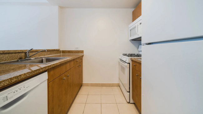 Building Photo - 475 9th Ave