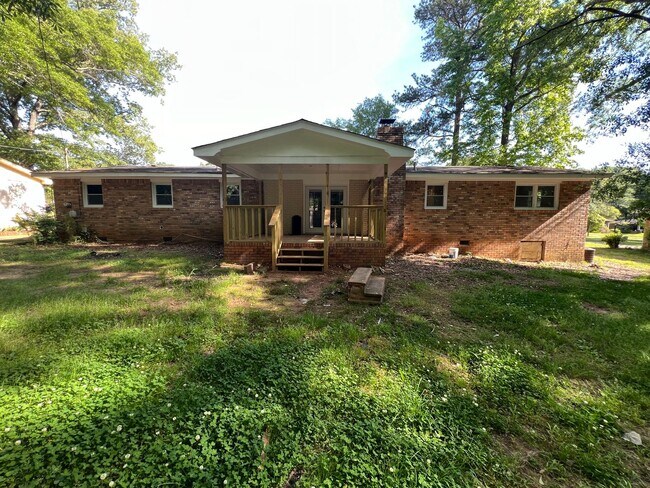 Building Photo - Newnan- 57 Morningside Dr 3 Bedroom 1.5 Bath