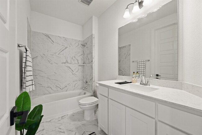 Building Photo - 2820 Shadybrook Dr