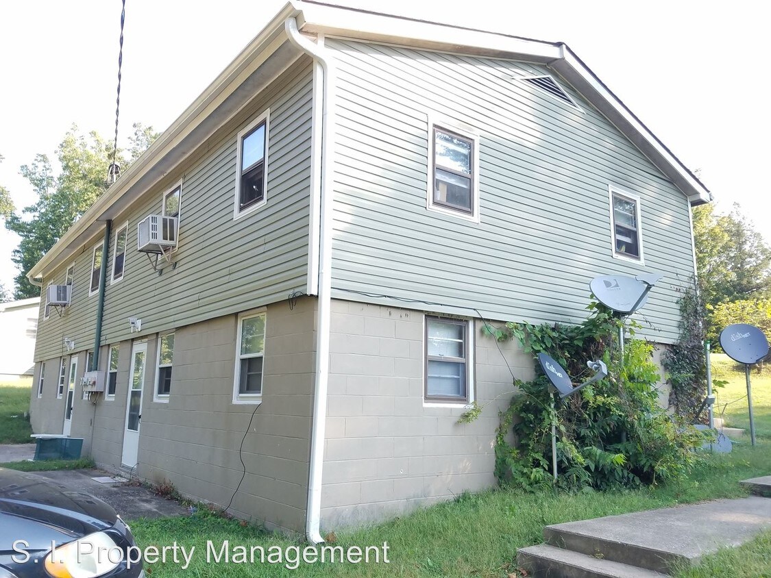 Primary Photo - 70 Clock Rd