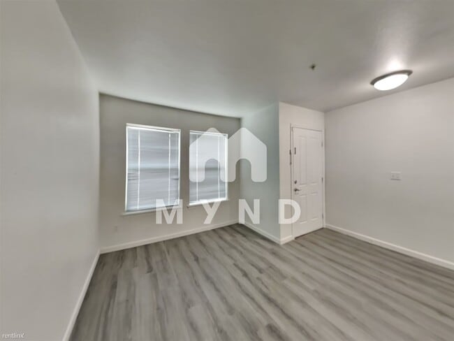 Building Photo - 4 br, 2.5 bath Townhome - 10312 140th Stre...