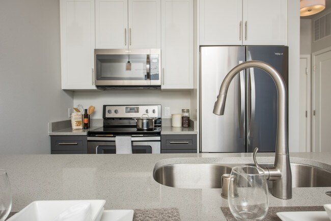 State Street Station Apartments cocina de última generación - State Street Station