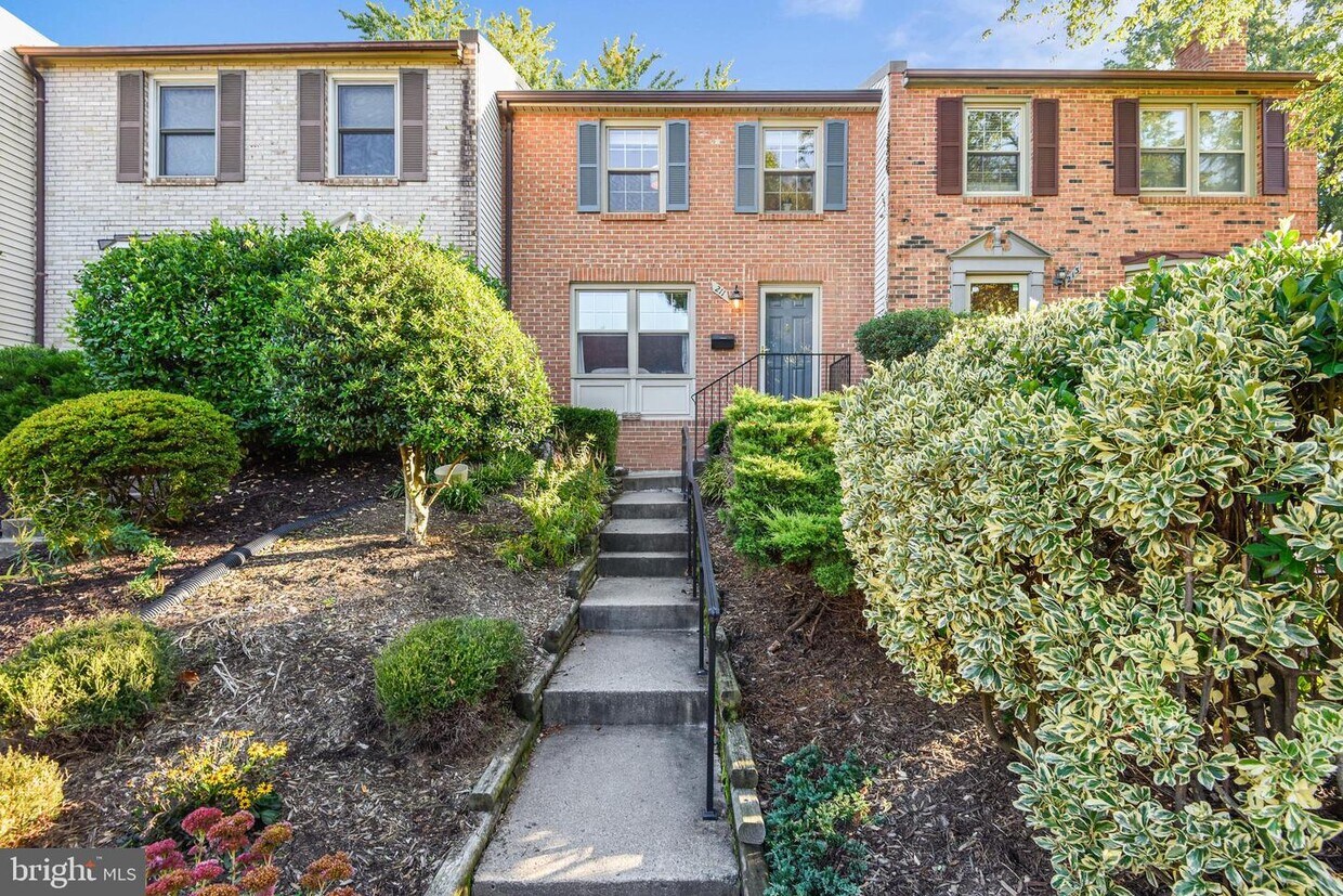 211 Gundry Dr Falls Church Va 246 Townhouse For Rent In Falls Church Va Apartments Com