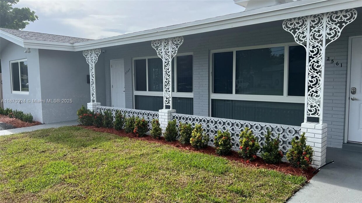 Foto principal - 2559 NE 10th Ct