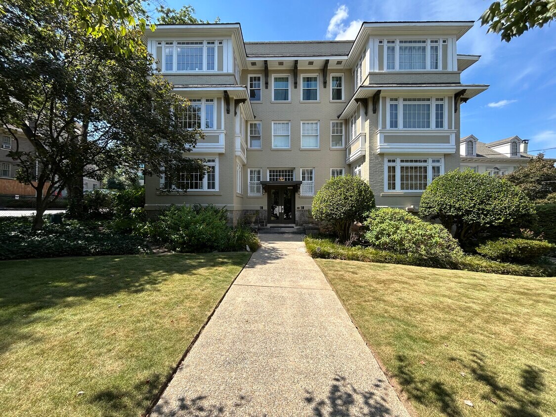 Photo - 18 Peachtree Cir NE (Atlanta, GA)
