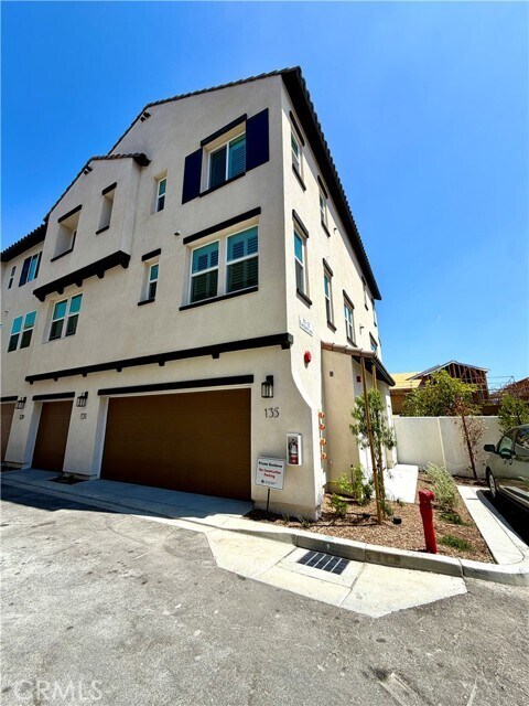 Foto del edificio - 135 Evergreen Ln