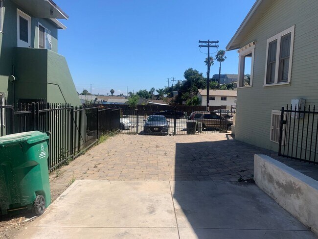 Building Photo - Fully gated Charming craftsman Two bedroom...