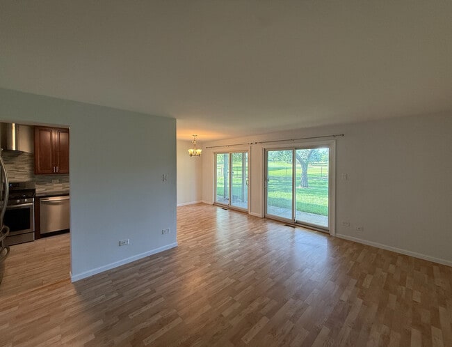 Building Photo - 325 Memory Ln