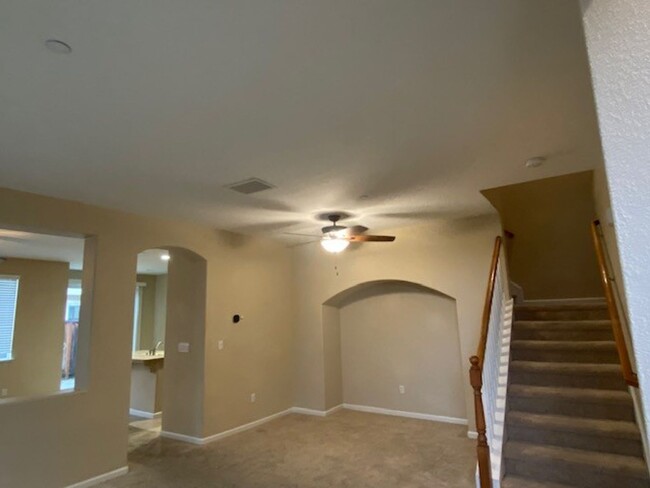 Foto del edificio - Condo with access to clubhouse and interne...