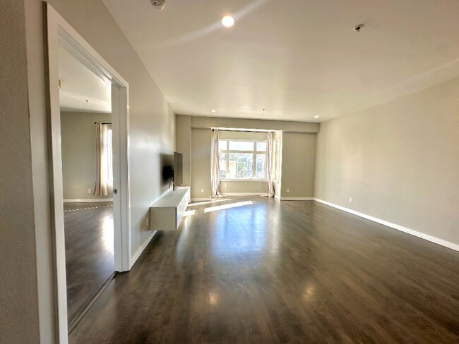 Building Photo - 4343 3rd St