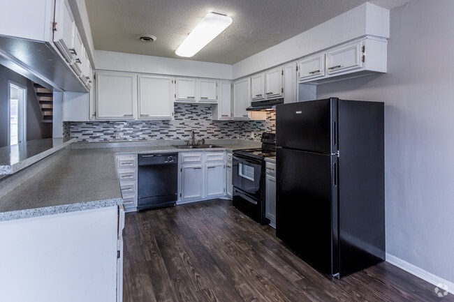 Interior Photo - Emerald Square-New