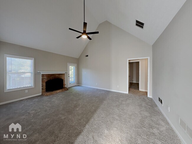 Foto del edificio - 204 Eagles Crest Ct