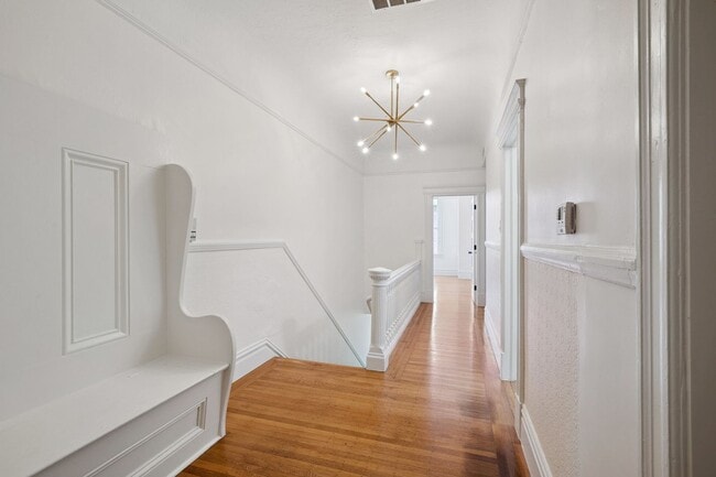 Building Photo - Bright pet friendly 3BR 2BTH with modern k...