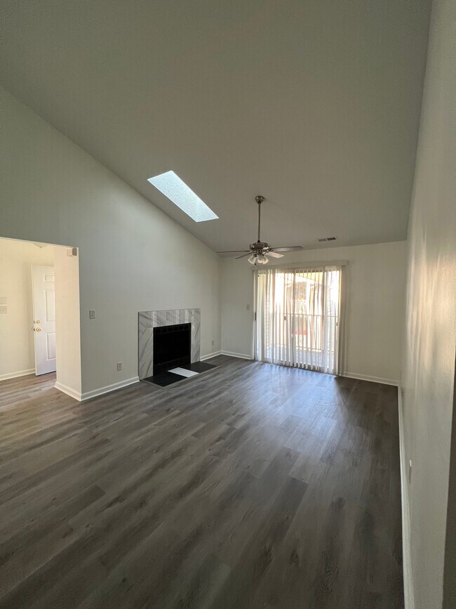 Foto del edificio - 539 Pineland Cir