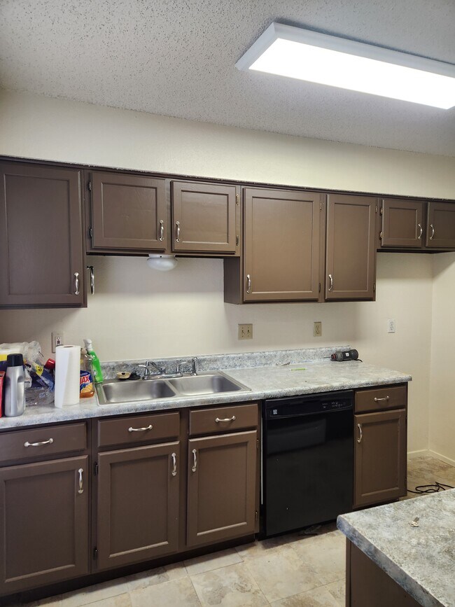 Foto del edificio - 123 Oakwood Ln