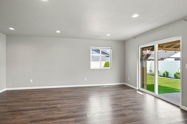 Building Photo - 1469 Curtis Dr