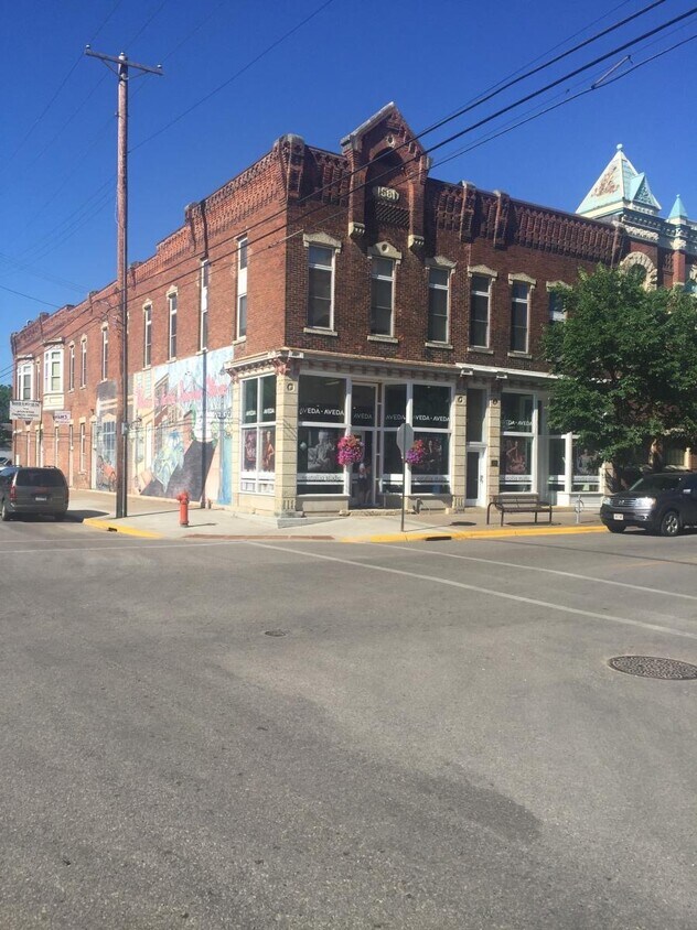 Foto principal - 229 E 3rd St
