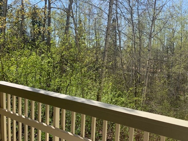 Building Photo - Inviting 2BR Gem with Balcony Views in For...