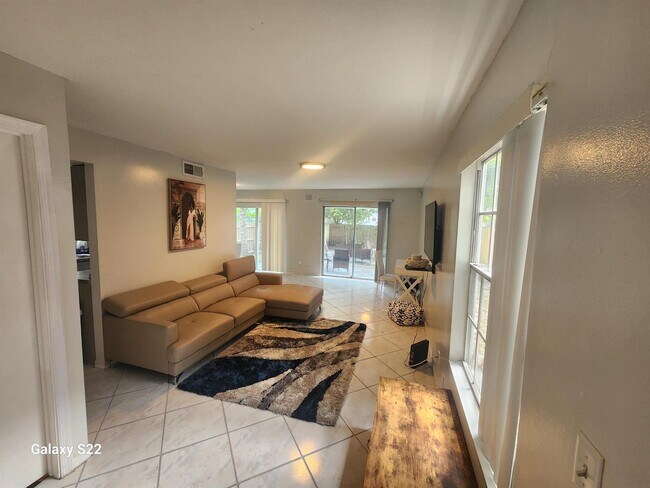 Foto del edificio - 5884 Dewberry Way