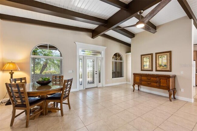 Building Photo - 529 Key Royale Dr