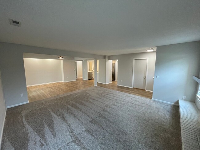 Building Photo - 10617 Wood Flower Ct