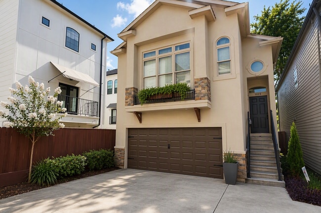 Building Photo - 1044 W 25th St
