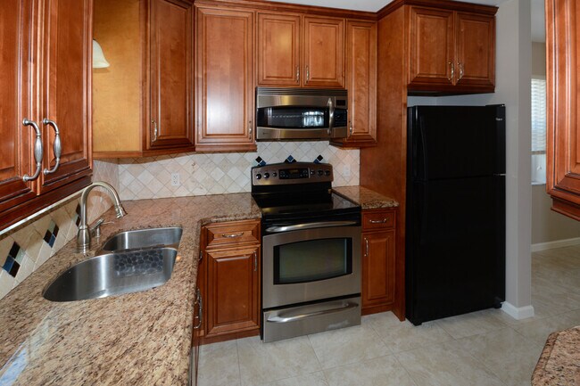 Building Photo - READY FOR A NEW TENANT - EXCELLENT PRIVATE...