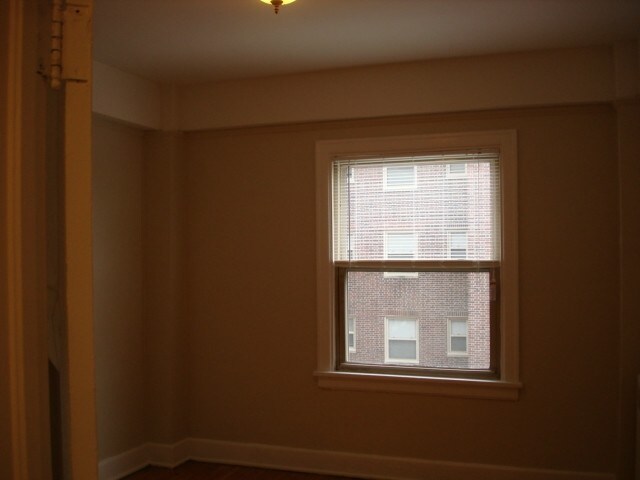 Primary Photo - 1130 Parker St