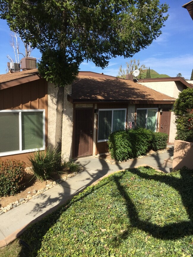 Building Photo - 1264 Vista Serena Ave