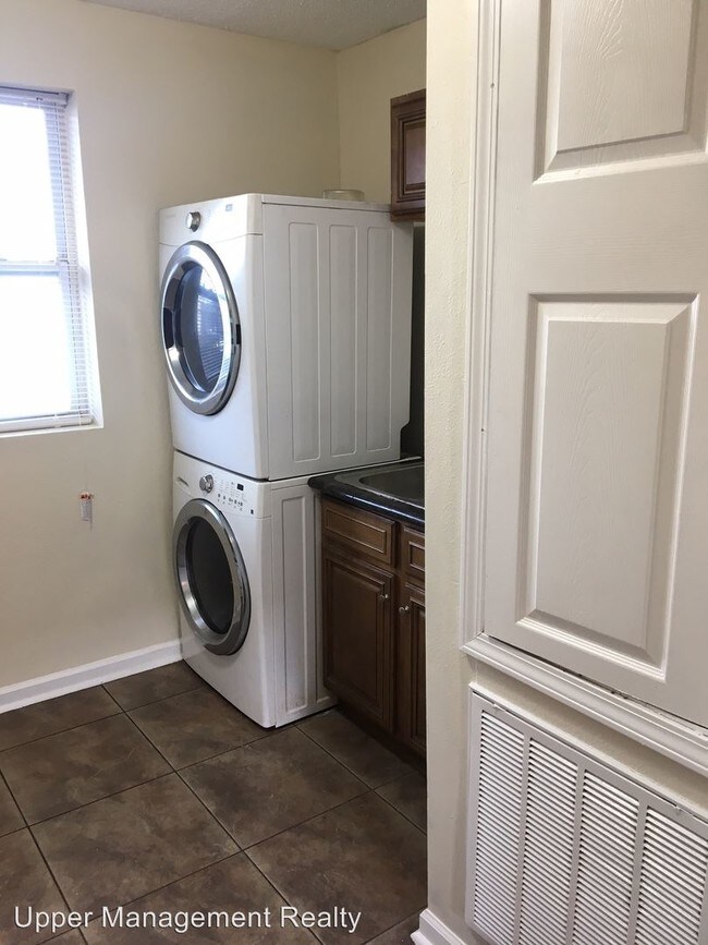 Foto del edificio - 1381 Annette St