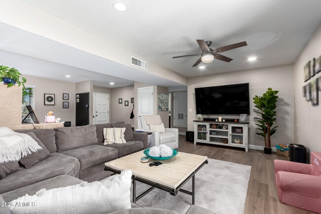 Building Photo - 3927 E Cortez St